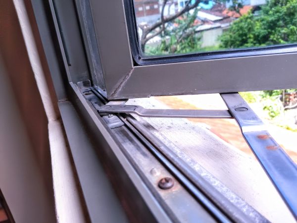 Cost of Hinged Window Replacement in Oakland